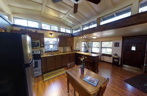 San Marcos Cabin | Cozy Hill Country Cabin in San Marcos, Texas