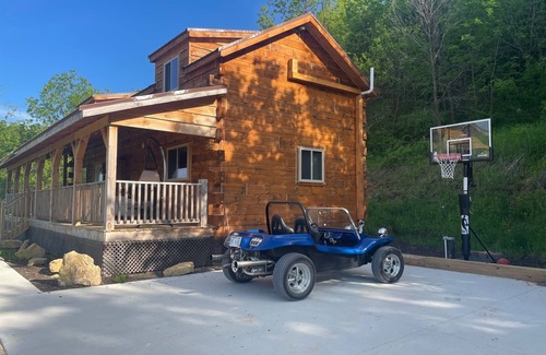 Richland Center Cabin | Cozy hillside retreat near trout stream, public forest and UTV trails.