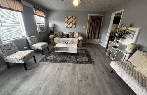 Valdosta Apartment | Cozy Historic 1-bedroom apartment in Valdosta near SGMC, VSU, and Moody.