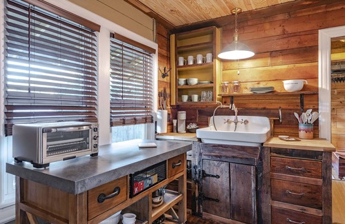 Fairmount Cottage | Cozy historic cottage in historic Fairmount