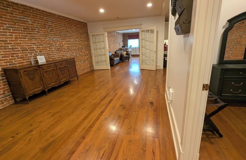 Lexington Apartment | Cozy Historic Downtown Lexington Apartment