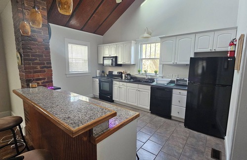 Columbia House | Cozy Historic Home just 2 miles from USC, downtown and 6 miles from Ft. Jackson