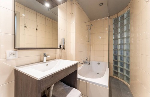Historical Center Bruges Hotel | Cozy Historical Triple Room in Bruges Center