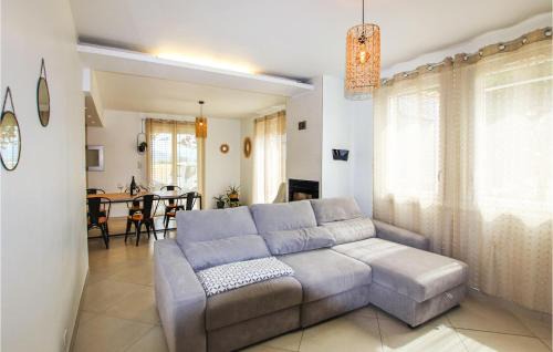 Saint-Gervais-sur-Roubion House | Cozy Home In St Gervais Sur Roubion