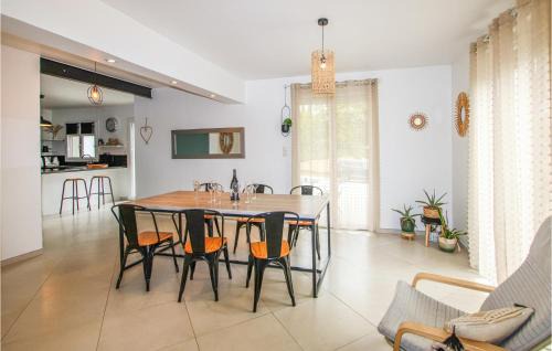 Saint-Gervais-sur-Roubion House | Cozy Home In St Gervais Sur Roubion