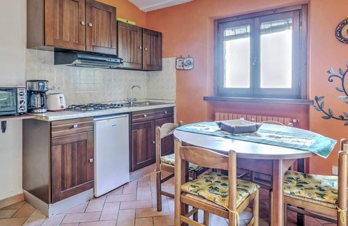 Magliano House | Cozy Holiday Home in Tavarnelle Val di Pesa with Shared Pool