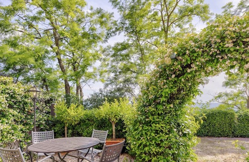 Magliano House | Cozy Holiday Home in Tavarnelle Val di Pesa with Shared Pool