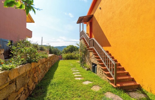 Barrabisa Apartment | Cozy Holiday Apartment "Conchiglia Blu" with Garden