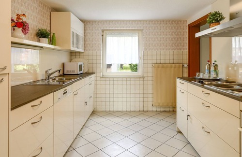 Meckenbeuren House | Cozy Holiday Home “Ferienhaus Seifried” near Lake Constance