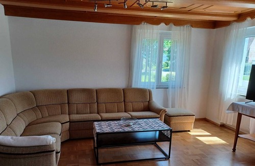 Meckenbeuren House | Cozy Holiday Home “Ferienhaus Seifried” near Lake Constance