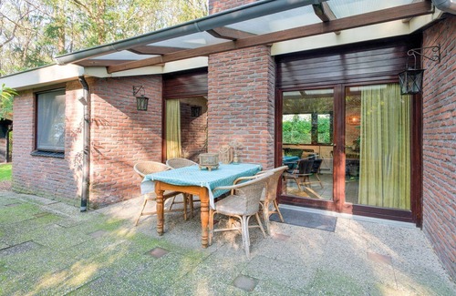 Zorgvlied House | Cozy Holiday Home in Zorgvlied with Private Garden