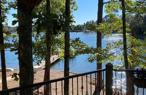 Dadeville Cottage | Cozy holiday home on private deep water cove