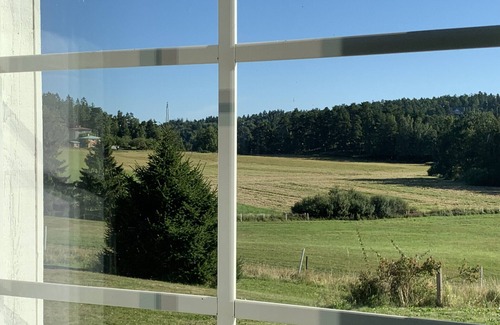 Molnbo Ski Chalet | Cozy holiday home with lake view on a horse farm near Stockholm