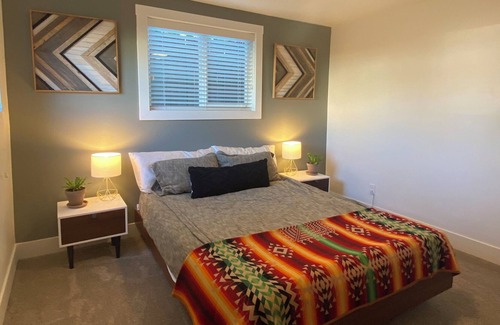 Missoula House | Cozy home - 10 min to downtown and the university!