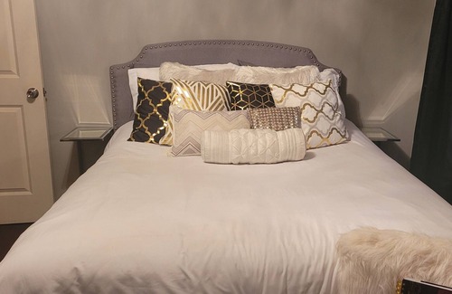 Ruffin House | Cozy home. 15 minutes from the lake and 30 minutes from the beach!