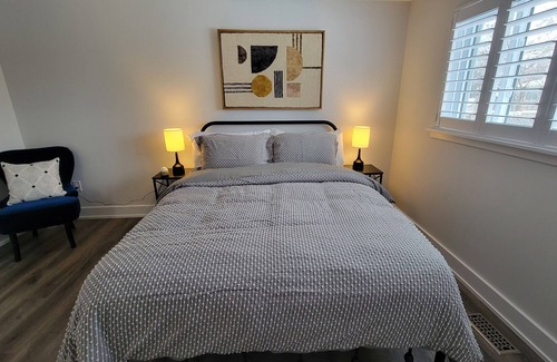 Brampton House | Cozy Home, 15 minutes to Pearson Airport, No Cleaning Fee