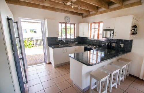 Saint Francis Bay House | Cozy home 2 mins from the beach