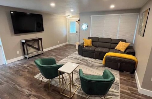 Green Bay House | Cozy Home .5 miles from Lambeau Field