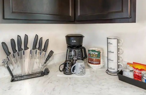 Independence House | Cozy Home away From Home 4bd,2 1/2 bath