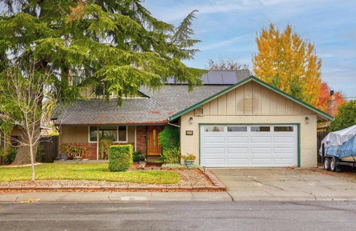 Davis House | Cozy home-away-from-home 3-bedroom house in Davis