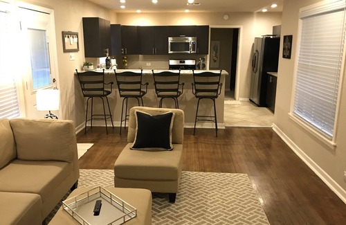 Shearer Hills - Ridgeview House | Cozy Home Away from Home Located Perfectly in the Heart of San Antonio.
