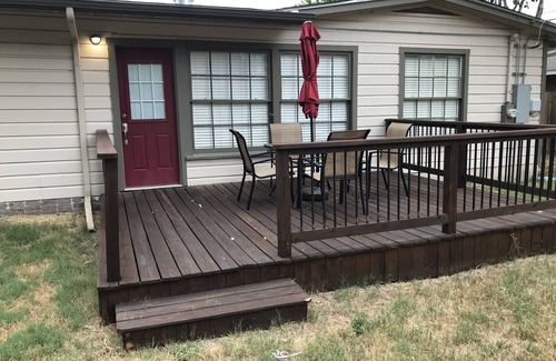 Shearer Hills - Ridgeview House | Cozy Home Away from Home Located Perfectly in the Heart of San Antonio.