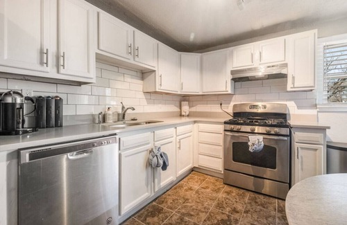 West Old Town House | Cozy Home | Big Yard | Newly Renovated