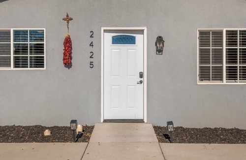 West Old Town House | Cozy Home | Big Yard | Newly Renovated