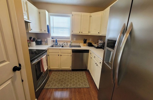 Earlewood House | Cozy Home by downtown Columbia. 4 miles from USC Campus, Fort Jackson, Stadium