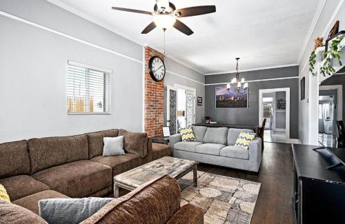 West Colfax House | Cozy Home By Lake W Rooftop Patio