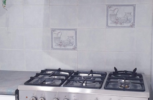 Ringwood House | Cozy Home Central Ringwood FREEWifi, Netflix, Clothes Dryer & Parking.