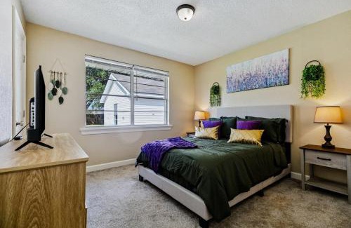 Gonzales House | Cozy home close to it ALL