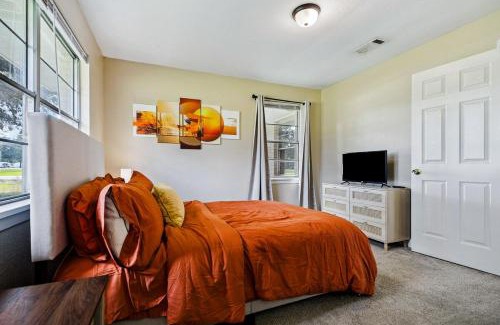Gonzales House | Cozy home close to it ALL