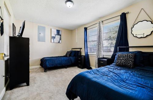 Gonzales House | Cozy home close to it ALL