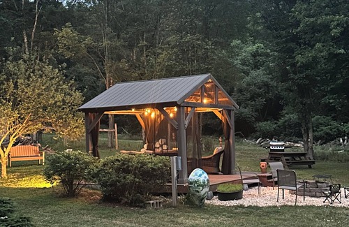 Brockton House | Cozy Home! Close to the Ski Blue Mountain, the Poconos, and Jim Thorpe.