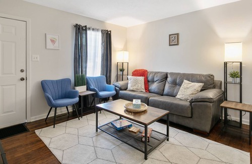 Fayetteville Cottage | Cozy Home for Travelers