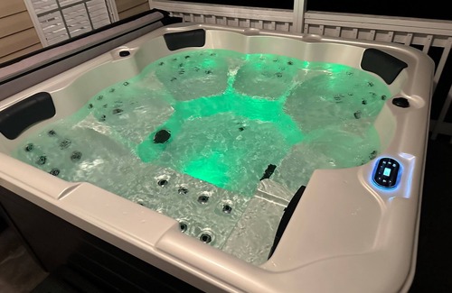 La Vergne House | Cozy Home~HotTub~120" LaserTV