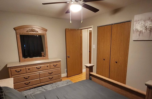 Bartlett House | Cozy home in Bartlett. Close to main highways to Chicago.