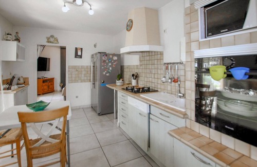 Bedarrides House | Cozy home in Bedarrides