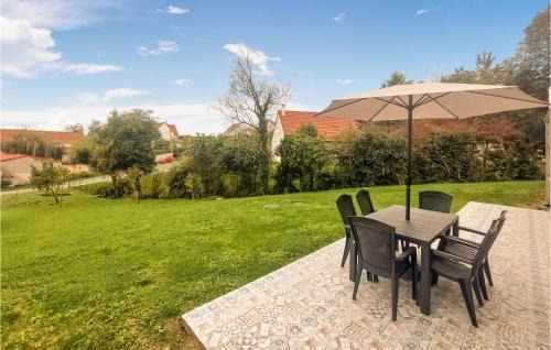 Carly House | Cozy Home In Carly With Kitchen