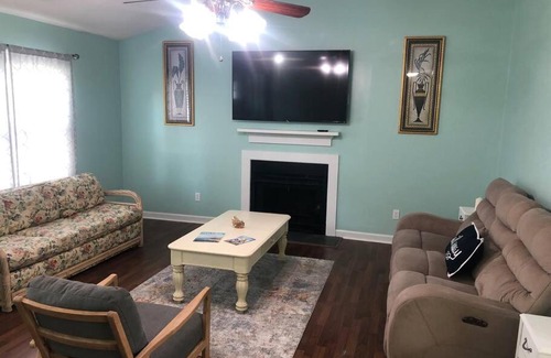Morehead City House | Cozy Home in Central Morehead 5min from the Beach