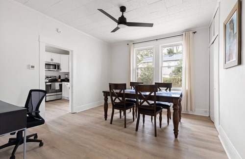 Durham House | Cozy home in Downtown Durham