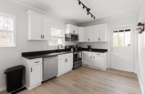 Durham House | Cozy home in Downtown Durham