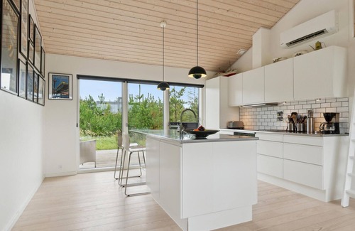Slette Strand House | Cozy home in Fjerritslev with kitchen