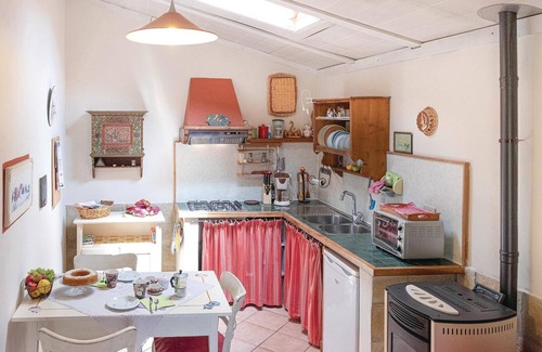 Calcinaia House | Cozy home in Fornacette PI with WiFi