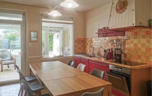 LʼAiguillon-sur-Mer House | Cozy Home In L'aiguillon La Presqu'ile