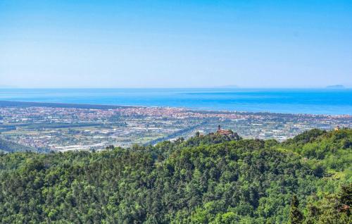 Massarosa House | Cozy Home In Gualdo With Wifi