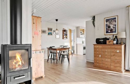 Vikær Strand House | Cozy home in Haderslev with kitchen