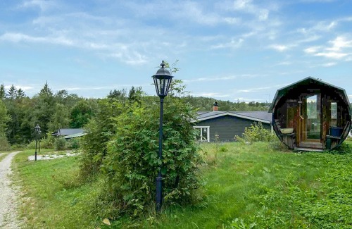 Harmanger House | Cozy home in Harmånger with lake view