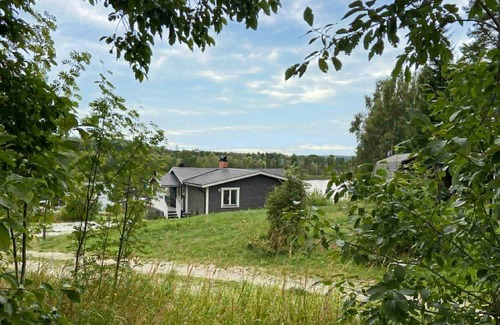 Harmanger House | Cozy home in Harmånger with lake view